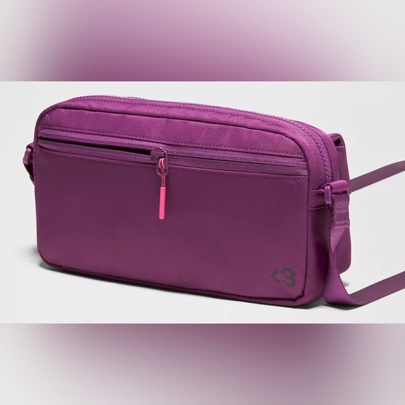 Lululemon Multi- Pocket Crossbody Bag 2.5L Pride Bag New! - Picture 4 of 4